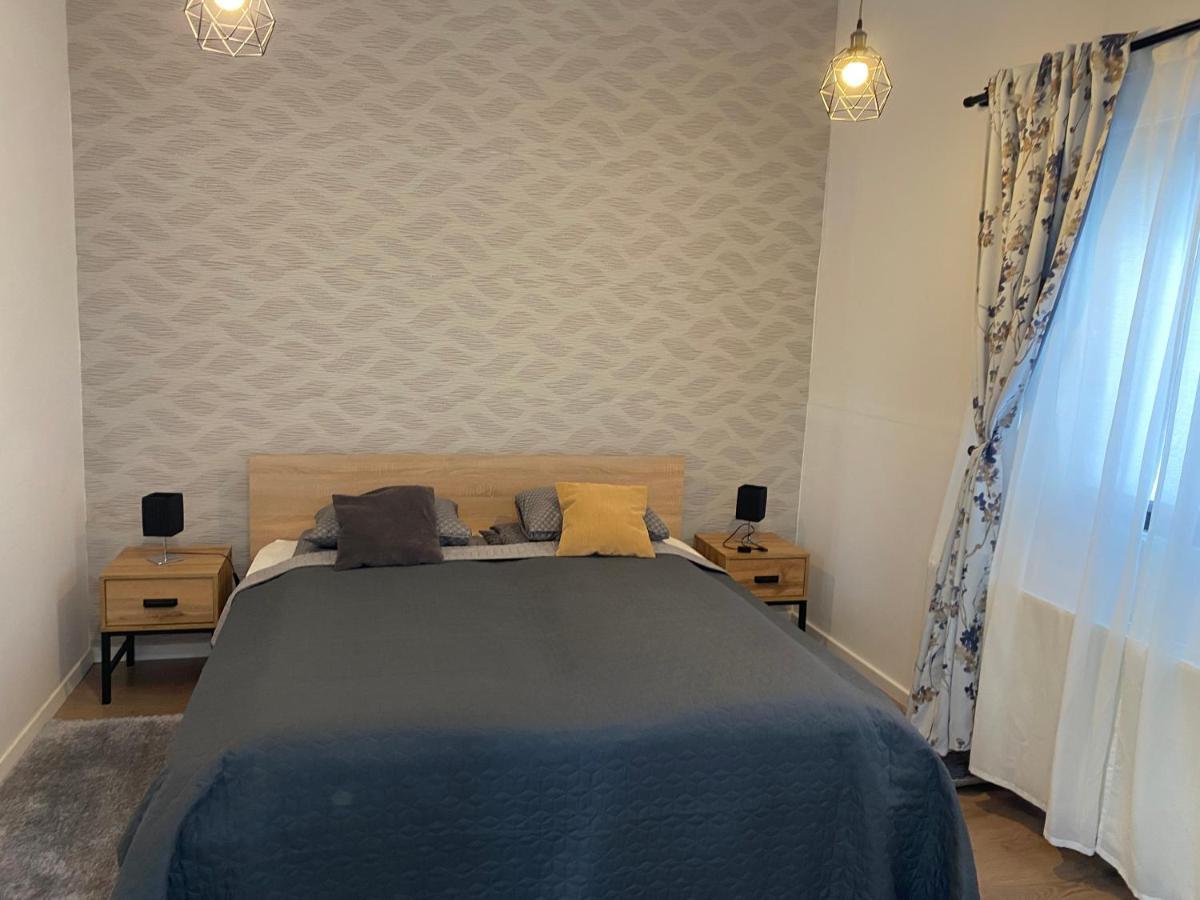 Fressh House Apartment Sincraieni ภายนอก รูปภาพ